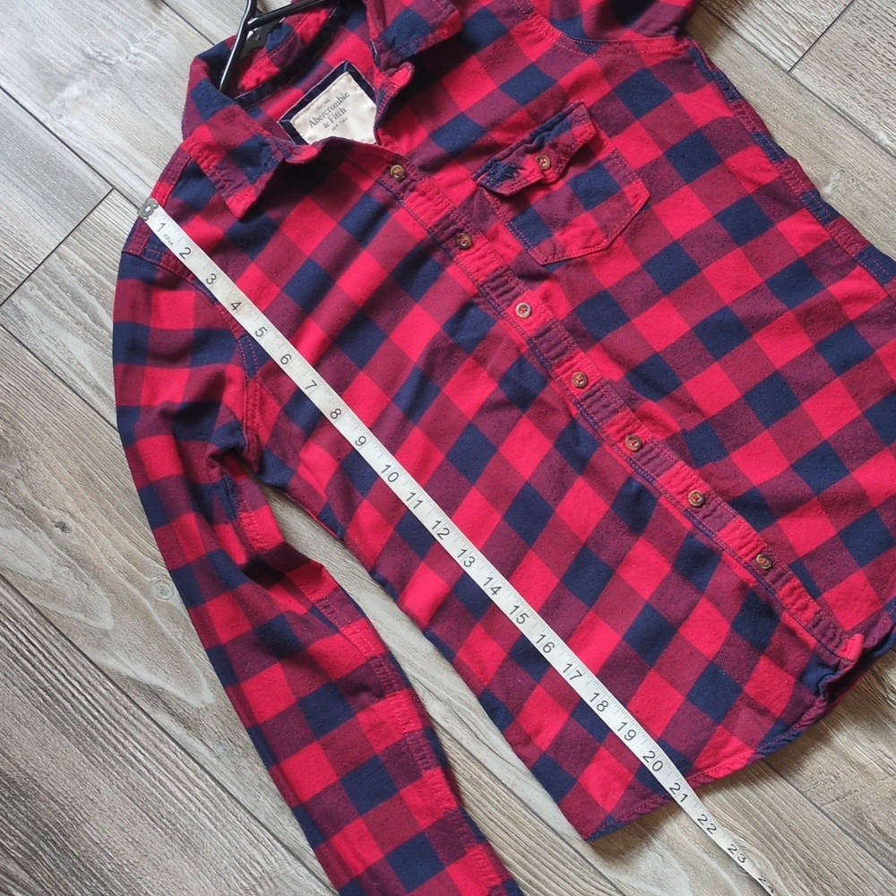 Abercrombie & Fitch Red and Navy Checkered Plaid Button-Down Shirt XS - Picture 4 of 5
